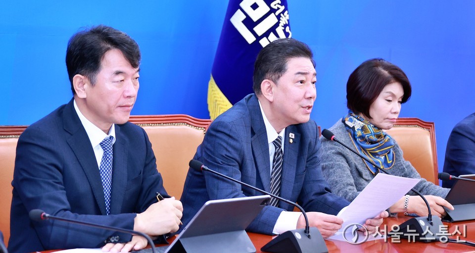 김병기 더불어민주당 원내대표가 13일 서울 여의도 국회에서 열린 정책조정회의에서 발언하고 있다. 2025.11.13, snakorea.rc@gmail.com , *재판매 및 DB 금지