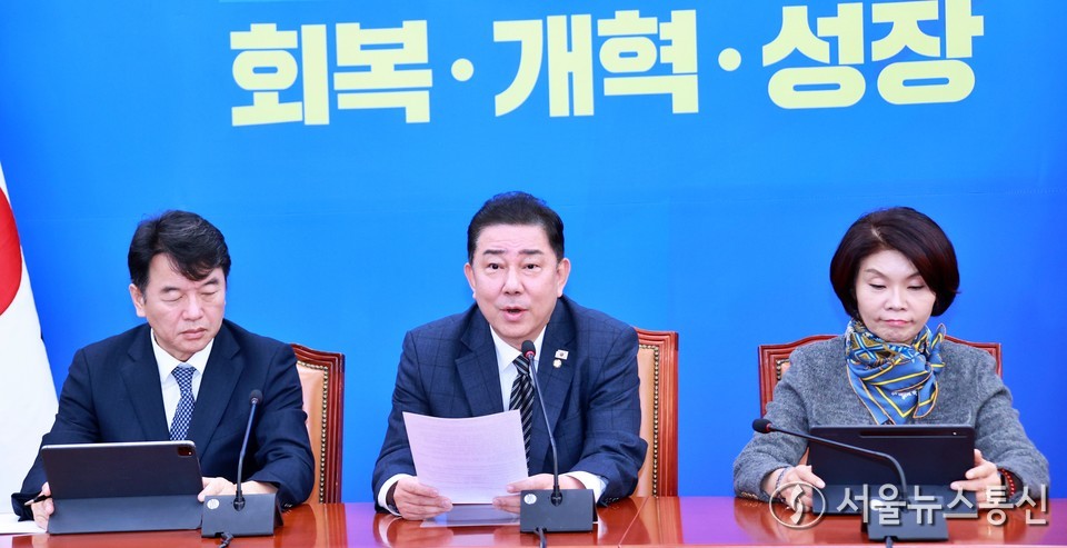 김병기 더불어민주당 원내대표가 13일 서울 여의도 국회에서 열린 정책조정회의에서 발언을 하고 있다. 2025.11.13, snakorea.rc@gmail.com , *재판매 및 DB 금지