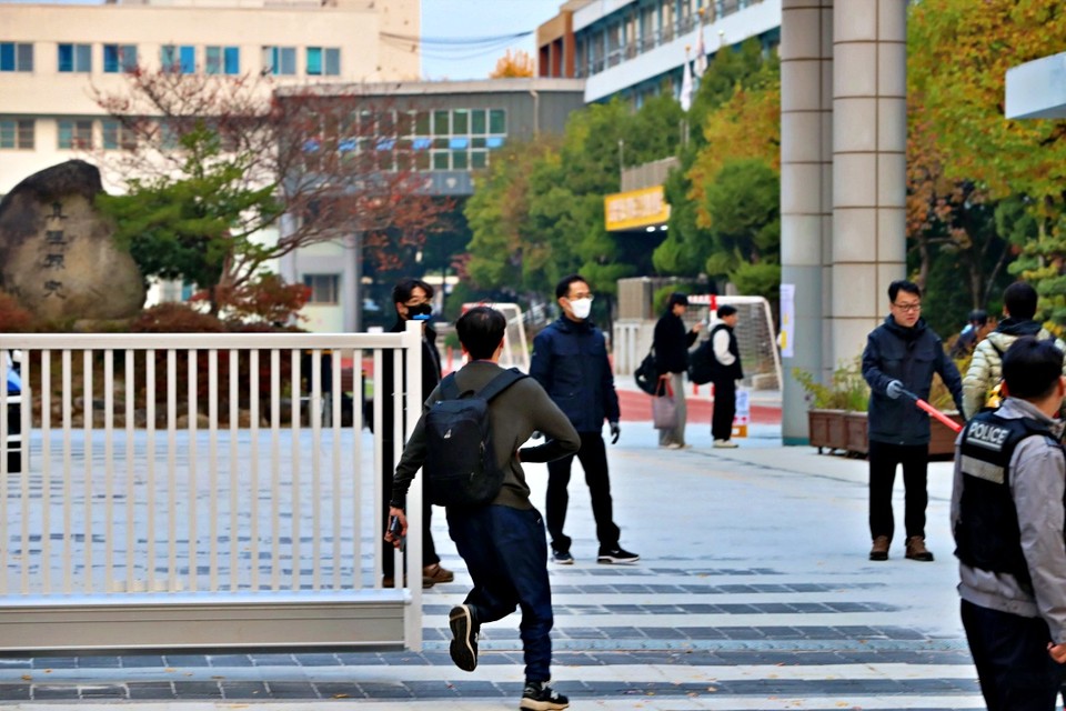 2026학년도 대학수학능력시험이 13일 오전 8시 40분부터 전국 84개 시험지구 1200여 개 고사장에서 일제히 치러진다. (2025.11.13) / 사진 = 서울뉴스통신 이성현 기자 