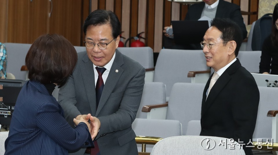 송언석 국민의힘 원내대표가 14일 오전 서울 여의도 국회에서 열린 원내대책회의에 참석하고 있다. 2025.11.14, snakorea.rc@gmail.com , *재판매 및 DB 금지