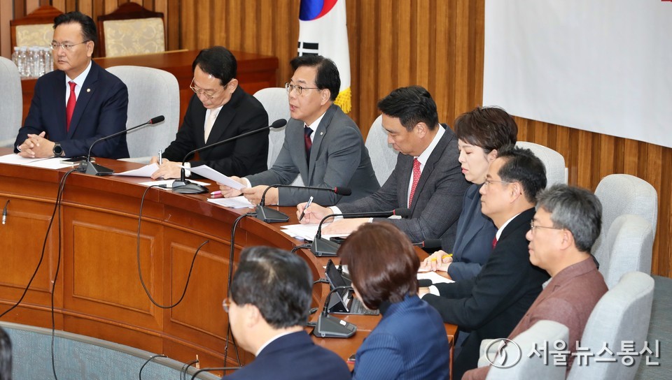 송언석 국민의힘 원내대표가 14일 오전 서울 여의도 국회에서 열린 원내대책회의에서 발언을 하고 있다. 2025.11.14, snakorea.rc@gmail.com , *재판매 및 DB 금지