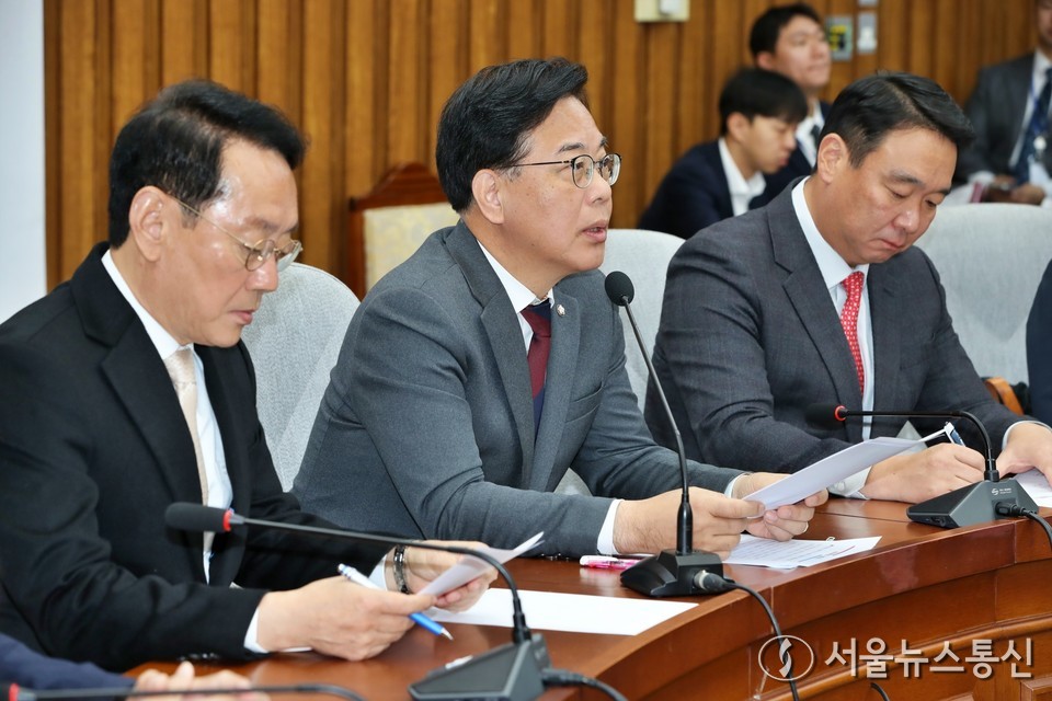 송언석 국민의힘 원내대표가 14일 오전 서울 여의도 국회에서 열린 원내대책회의에서 발언하고 있다. 2025.11.14, snakorea.rc@gmail.com , *재판매 및 DB 금지