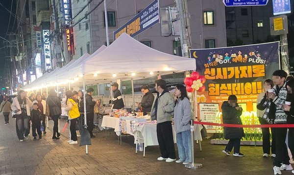 행사 현장에서는 지역 셀러들이 참여한 플리마켓을 통해 수공예품, 디저트, 소품 등 다양한 상품을 선보였다. 방문객들은 판매자들과 직접 소통하며 따뜻한 지역 커뮤니티 분위기가 조성됐다.