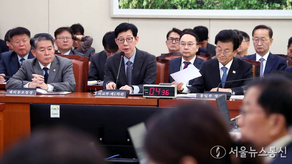 박윤주 외교부 1차관이 14일 서울 여의도 국회에서 열린 외교통일위원회 전체회의에서 의원 질의에 답변하고 있다. 2025.11.14, snakorea.rc@gmail.com , *재판매 및 DB 금지