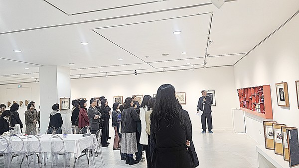 무형유산 개인종목 보유자인 김순덕 강릉전통자수장의 ‘2025 전승발표회-강릉자수 미의 이야기’가 지난 11일부터 16일까지 강릉아트센터 제2전시실에서 성황리에 개최됐다.