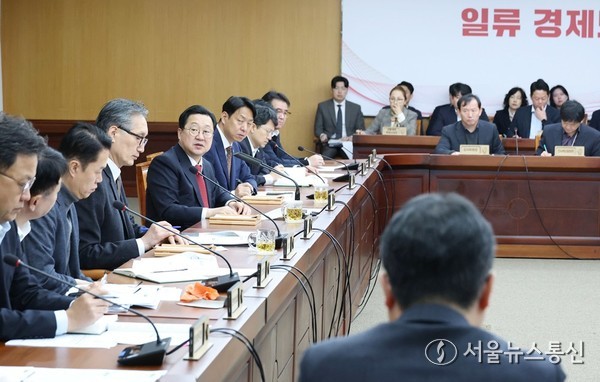 17일 이장우 대전시장이 주간업무회의를 주재하고 있다. / 사진 = 대전시 제공 