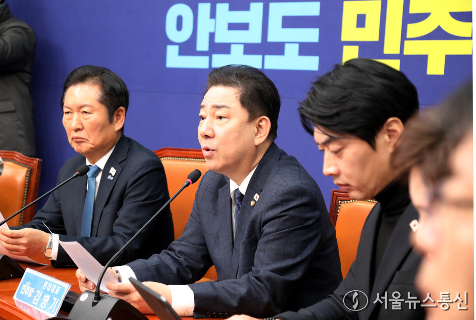 김병기 더불어민주당 원내대표가 17일 오전 서울 여의도 국회에서 열린 최고위원회의에서 발언하고 있다. 2025.11.17, snakorea.rc@gmail.com , *재판매 및 DB 금지