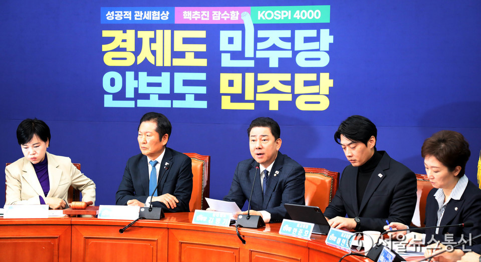 김병기 더불어민주당 원내대표가 17일 오전 서울 여의도 국회에서 열린 최고위원회의에서 발언하고 있다. 2025.11.17, snakorea.rc@gmail.com , *재판매 및 DB 금지