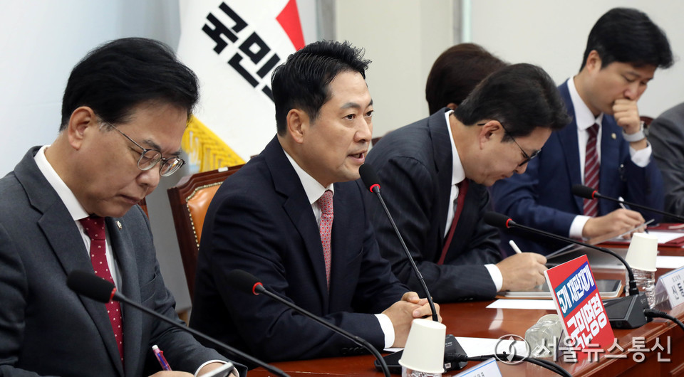 장동혁 국민의힘 대표가 17일 서울 여의도 국회에서 열린 최고위원회의에서 발언하고 있다. 2025.11.17, snakorea.rc@gmail.com , *재판매 및 DB 금지