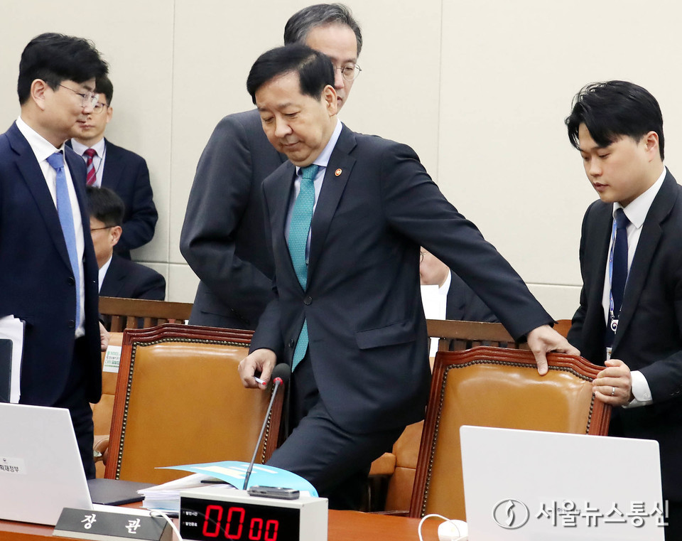 구윤철 기획재정부 장관이 17일 서울 여의도 국회에서 열린 기획재정위원회 전체회의에 출석하고 있다. 2025.11.17, snakorea.rc@gmail.com , *재판매 및 DB 금지