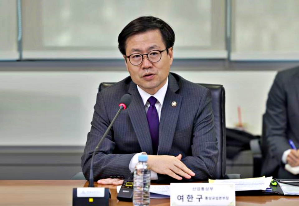 여한구 산업통상부 통상교섭본부장이 10일 오후 서울 송파구 한국철강협회에서 '글로벌 철강 보호무역조치 관련 민관 합동 점검회의'를 주재하고 있다. (2025.11.10) / 사진 = 산업통상부 제공