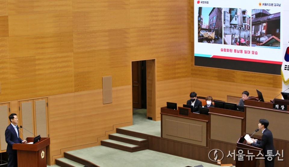 오세훈 서울시장이 18일 오전 서울 중구 서울시의회에서 열린 제333회 정례회 시정질문에서 김규남 국민의힘 서울시의원의 종묘 세운지구 관련 질의에 답하고 있다. 2025.11.18, snakorea.rc@gmail.com , *재판매 및 DB 금지