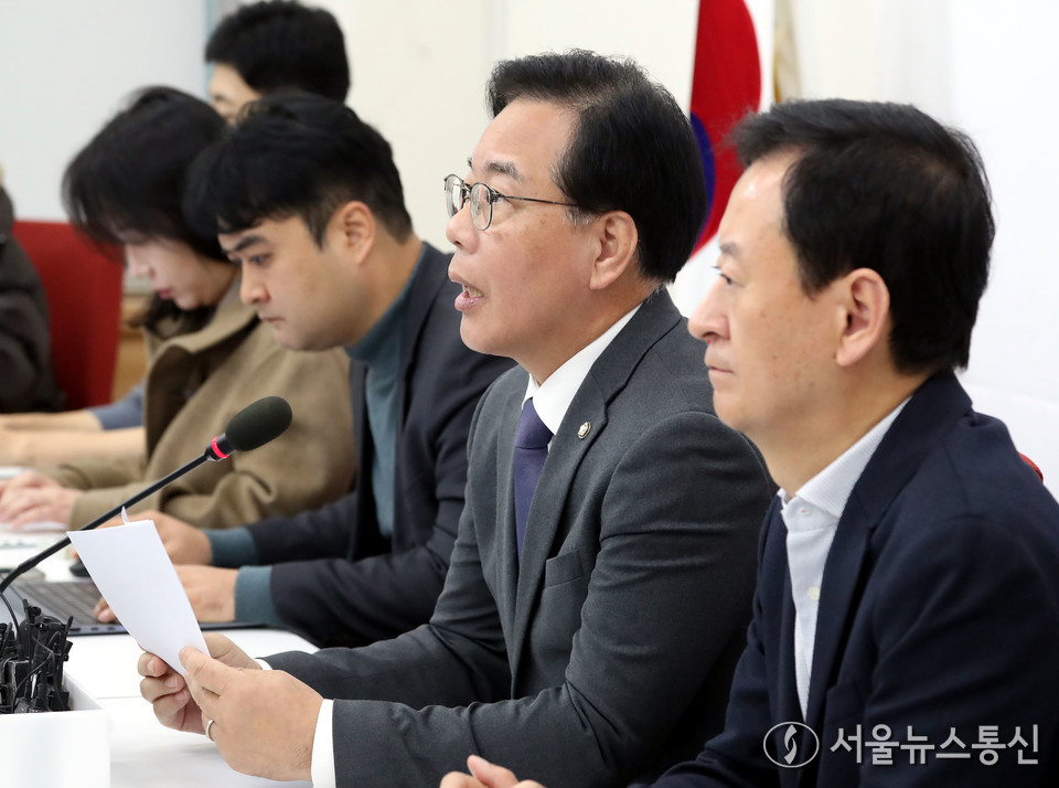 송언석 국민의힘 원내대표가 18일 서울 여의도 국회에서 열린 현안 관련 기자간담회에서 발언을 하고 있다. 2025.11.18, snakorea.rc@gmail.com , *재판매 및 DB 금지