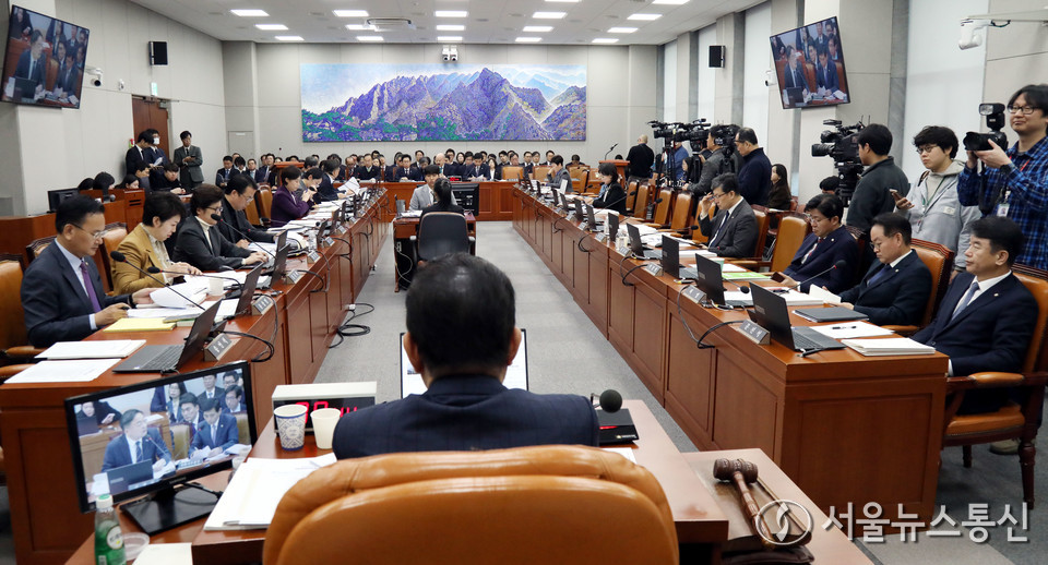 18일 서울 여의도 국회에서 열린 운영위원회 전체회의를 김병기 위원장이 주재하고 있다. 2025.11.18, snakorea.rc@gmail.com , *재판매 및 DB 금지