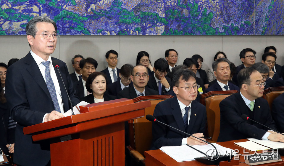 김용범 대통령실 정책실장이 18일 서울 여의도 국회에서 열린 운영위원회 전체회의에서 2026년도 예산안 제안설명을 하고 있다. 2025.11.18, snakorea.rc@gmail.com , *재판매 및 DB 금지