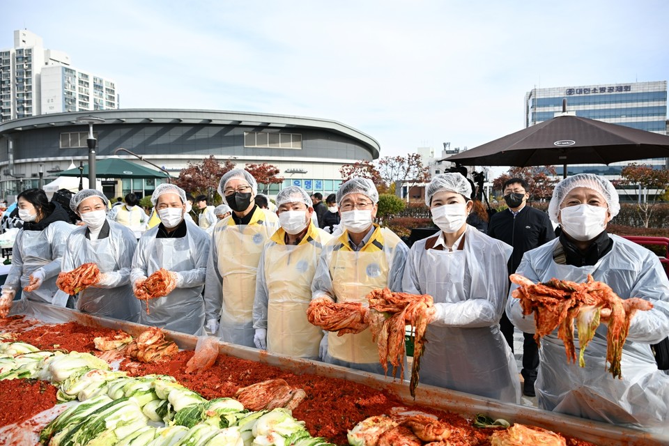 가락시장 김장나눔 시민대축제 (사진=서울시의회 제공) 2025.11.18, snakorea.rc@gmail.com , *재판매 및 DB 금지
