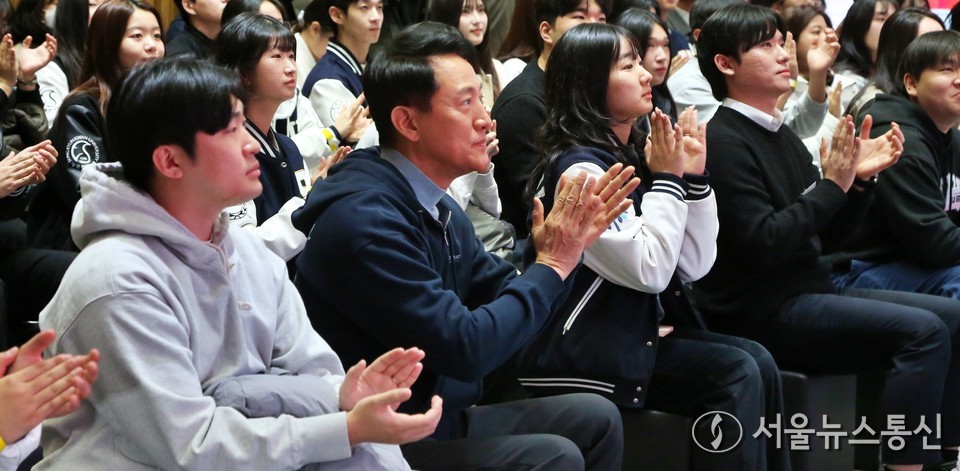 오세훈 서울시장이 19일 오전 서울 중구 서울시청 본관 3층 대회의실에서 열린 '서울 영커리언스 대학생 오픈토크 및 설명회'에 참석해 있다. 2025.11.19, snakorea.rc@gmail.com , *재판매 및 DB 금지