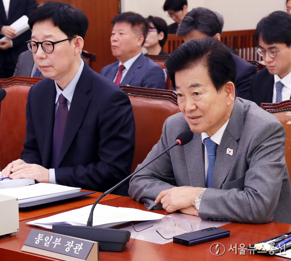 정동영 통일부 장관이 19일 서울 여의도 국회에서 열린 외교통일위원회 전체회의에서 의원질의에 답변하고 있다. 2025.11.19, snakorea.rc@gmail.com , *재판매 및 DB 금지