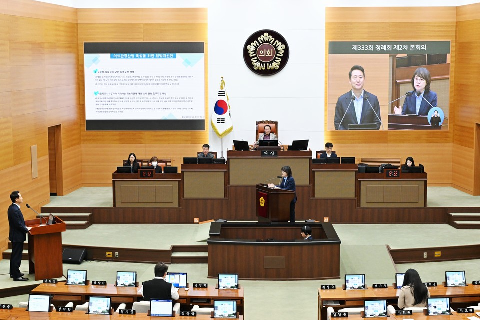 김혜영 의원이 18일 열린 제333회 서울시의회 정례회 시정질문에서 오세훈 서울시장에게 질의하고 있다. (사진=서울시의회 제공) 2025.11.19, snakorea.rc@gmail.com , *재판매 및 DB 금지