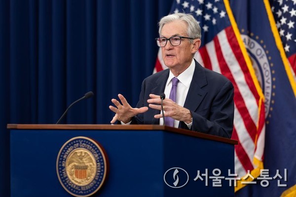 제롬 파월 미 연방준비제도(Fed·연준) 의장이 29일(현지시간) 미국 워싱턴 D.C.에서 열린 기자회견에서 발언하고 있다. 2025.10.30, 사진=신화/서울뉴스통신, snakorea.rc@gmail.com , *재판매 및 DB 금지