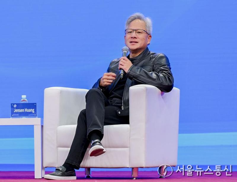 17일 '제3회 중국국제공급사슬엑스포(CISCE)' 선진 제조 테마 활동에 참가한 젠슨 황 엔비디아 최고경영자(CEO). (사진/신화통신), snakorea.rc@gmail.com , *재판매 및 DB 금지