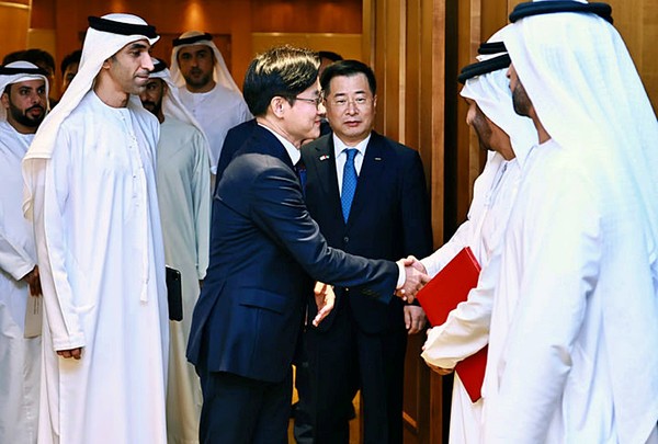 산업통상부는 19일 이재명 대통령의 UAE 국빈 방문을 계기로 개최된 한-UAE 비즈니스 라운드 테이블과 연계해 양국 기업과 기관 간 양해각서(MOU) 5건이 체결됐다고 밝혔다. (2025.11.19) / 사진 = 산업부 제공