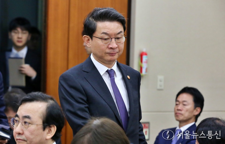 이억원 금융위원회 위원장이 27일 서울 여의도 국회 정무위원회에서 열린 국정감사에 출석하고 있다. (사진=신현성 기자) 2025.10.27, snakorea.rc@gmail.com , *재판매 및 DB 금지