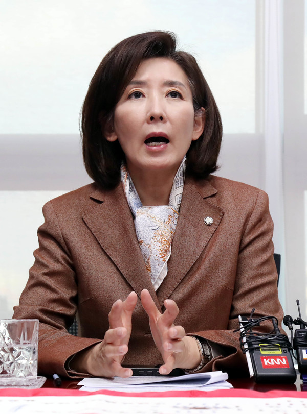 서울남부지법 형사합의11부는 20일 오후 2시 특수공무집행방해와 국회법위반 등 혐의로 기소된 나경원 국민의힘 의원과 송언석 국민의힘 원내대표, 황교안 전 국무총리 등 관계자 26명에 대한 선고 기일을 열었다. 나경원 의원 (사진 신현성 기자) 2025.11.20, snakorea.rc@gmail.com , *재판매 및 DB 금지