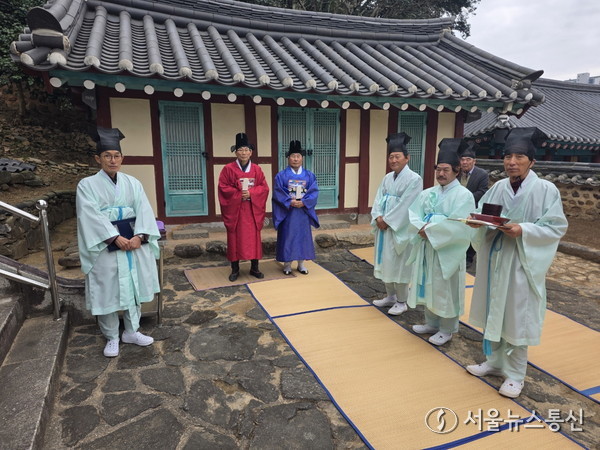 ▲김영종 회장 취임 고유례 봉행(사진 = 해남향교)2025.11.20, snakorea.rc@gmail.com , *재판매 및 DB 금지