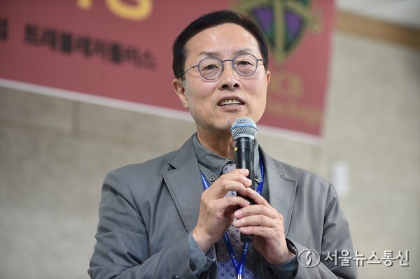 한국정신문화재단 컨벤션뷰로 변동현 단장이 19일 경북 안동국제컨벤션센터서 열린 2025 FICB한국와인기사단 명예기사 작위식 및 안동푸드 페어링에 참석해 인사말을 하고 있다. 사진 이민희 기자 2025.11.20, snakorea.rc@gmail.com , *재판매 및 DB 금지