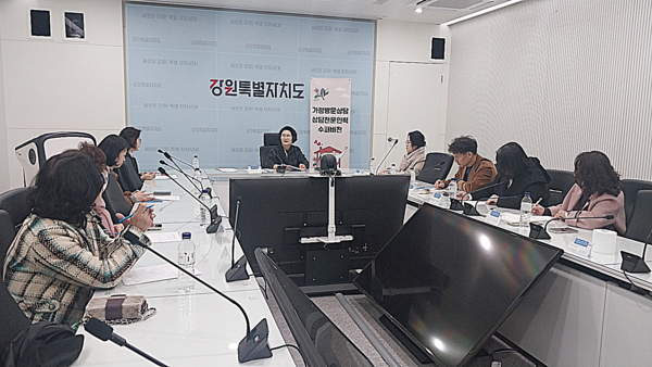 강원자치도와 한국지능정보사회진흥원 강원스마트쉼센터는 총 2회에 걸쳐 ‘상담 슈퍼비전’을 실시한 결과, 고위험군 청소년이 생활습관을 안정시키고 사용조절 능력을 회복하는 성과를 거두었다고 20일 밝혔다.