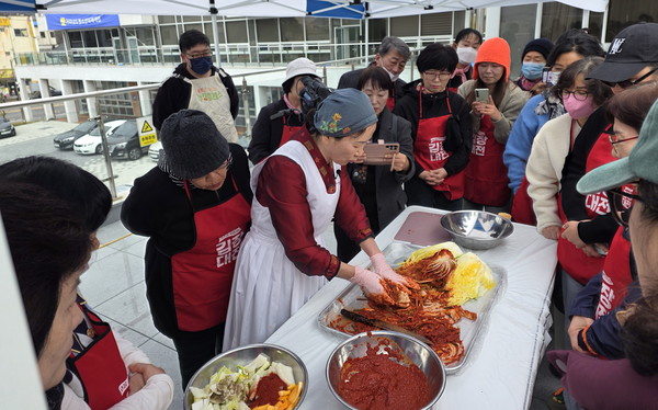 호남권통일플러스센터, 남북 잇는 김장 한마당
