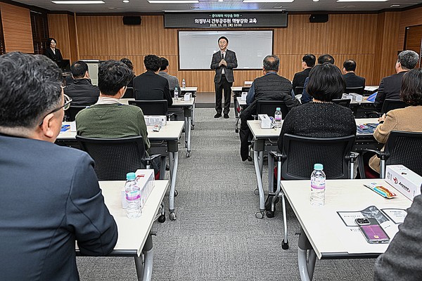 김동근 시장이 20일 간부공무원 대상 중대재해 예방교육에서 안전관리의 중요성을 강조하고 있다.