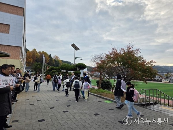 ▲어린이 약취.유인 예방 캠페인(사진 = 진도군)2025.11.21, snakorea.rc@gmail.com , *재판매 및 DB 금지