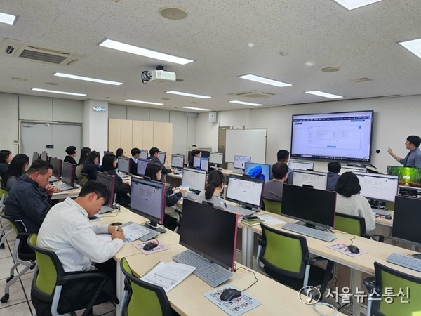 ▲신규 공무원 직무역량 강화 교육 실시)사진 = 진도군)2025.11.21, snakorea.rc@gmail.com , *재판매 및 DB 금지