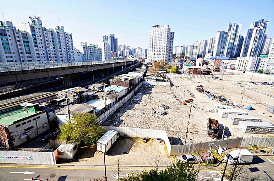 신월곡 본격 철거 착수 - 이승로 성북구청장 현장 점검 및 현장 풍경. (2025.11.24) / 자료 = 성북구 제공