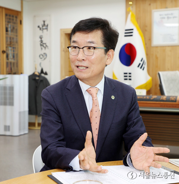 윤건영 충청북도교육감 *재판매 및 DB 금지