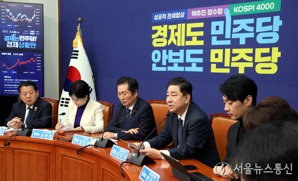 김병기 더불어민주당 원내대표가 24일 서울 여의도 국회에서 열린 최고위원회의에서 발언을 하고 있다. 2025.11.24, snakorea.rc@gmail.com , *재판매 및 DB 금지