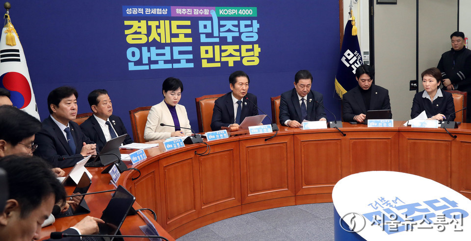 정청래 더불어민주당 대표가 24일 서울 여의도 국회에서 열린 최고위원회의에서 발언을 하고 있다. 2025.11.24, snakorea.rc@gmail.com , *재판매 및 DB 금지