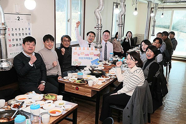 강원자치도는 ‘민생회복 소비쿠폰’ 사용기한(30일)이 임박함에 따라, 아직 사용하지 않은 소비쿠폰을 반드시 기한 내 사용해 달라고 도민에게 당부했다.