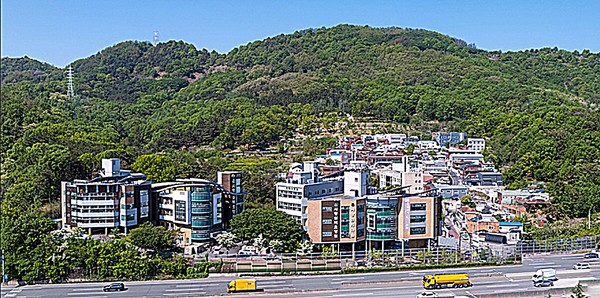 영락양로원을 활용한 쉼터는 임시 숙식과 난방을 24시간 제공하며, 보호기간은 1회 최대 15일, 입소 시간은 09시부터 18시까지다.