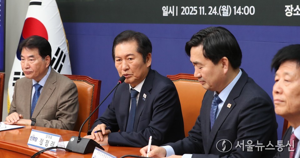 정청래 더불어민주당 대표가 24일 오후 서울 여의도 국회에서 열린 민주당 국방안보특별위원회 출범식 및 제1차 회의에서 발언하고 있다. 2025.11.24, snakorea.rc@gmail.com , *재판매 및 DB 금지