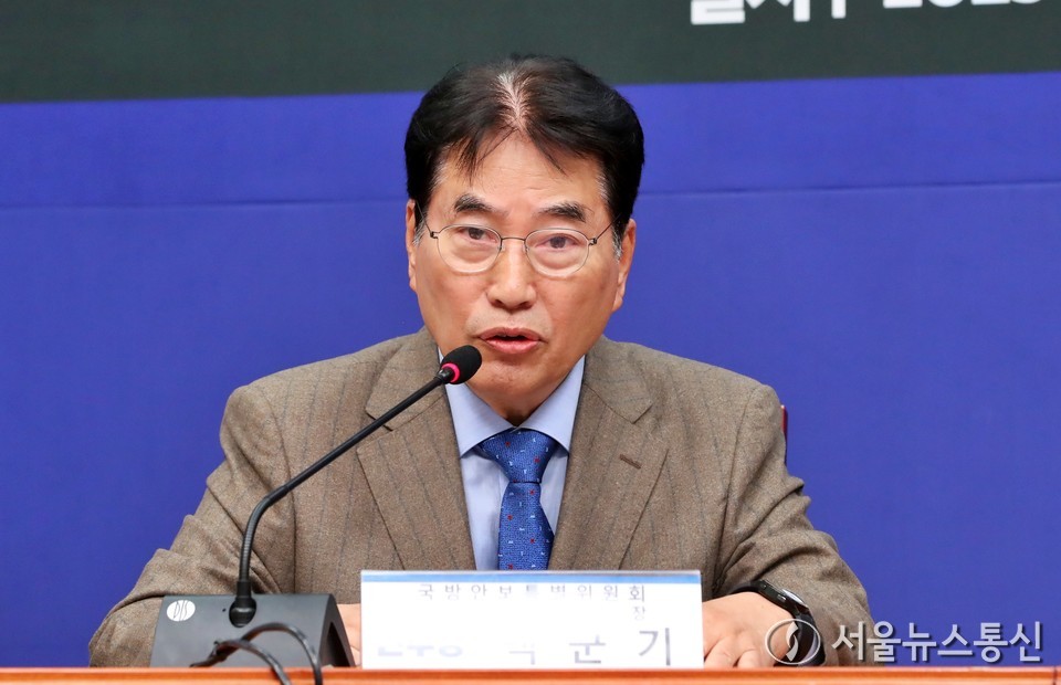 백군기 더불어민주당 국방안보특별위원회 공동위원장이 24일 오후 서울 여의도 국회에서 열린 민주당 특위 출범식 및 제1차 회의에서 발언하고 있다. 2025.11.24, snakorea.rc@gmail.com , *재판매 및 DB 금지