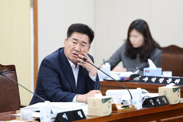김성일 도의원, 2026년 조직개편 용역 차기 도정 반영 못해 실효성 없다