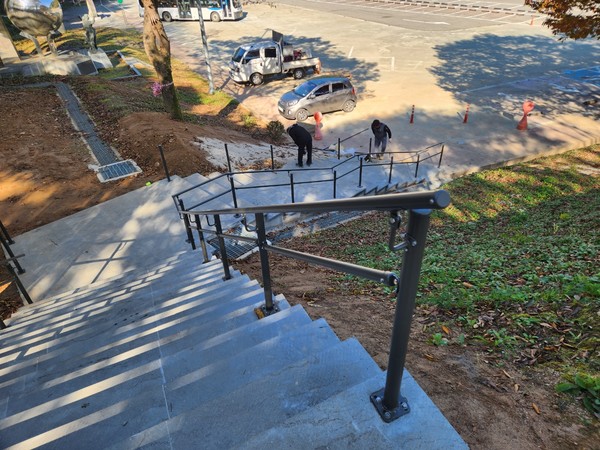 계단 보수 후 사진(제공=청주시) *재판매 및 DB 금지