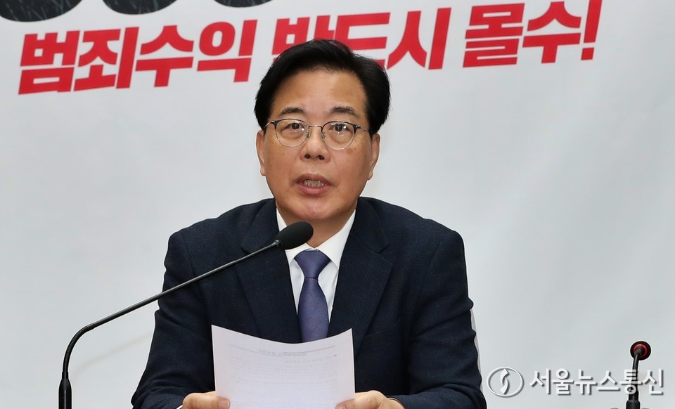 송언석 국민의힘 원내대표가 25일 오전 서울 여의도 국회에서 열린 원내대책회의에서 발언을 하고 있다. 2025.11.25, snakorea.rc@gmail.com , *재판매 및 DB 금지