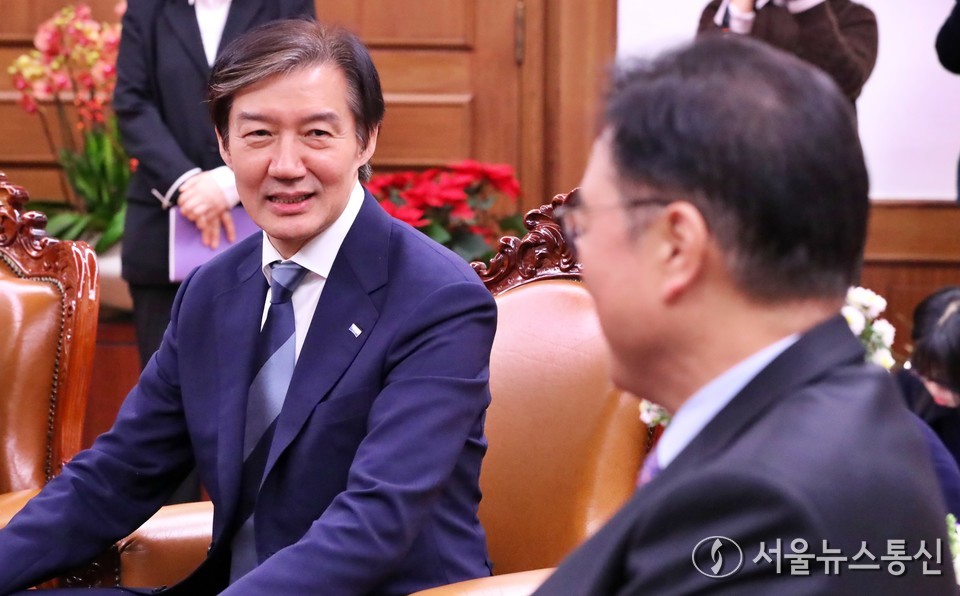 조국 조국혁신당 대표가 25일 오전 서울 여의도 국회 의장실에서 우원식 의장을 예방해 대화하고 있다. 2025.11.25, snakorea.rc@gmail.com , *재판매 및 DB 금지