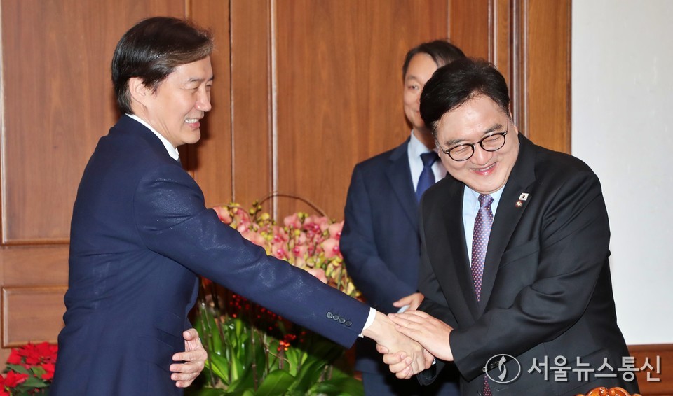 조국 조국혁신당 대표가 25일 오전 서울 여의도 국회에서 우원식 국회의장을 예방하고 있다. 2025.11.25, snakorea.rc@gmail.com , *재판매 및 DB 금지