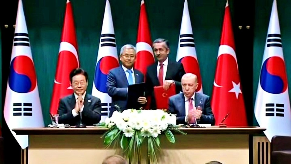 한국전력공사는 전날(24일) 튀르키예 대통령궁에서 튀르키예 원자력공사와 양국 정상 임석하에 원자력 협력 양해각서(MOU)를 체결했다. (2025.11.25) / 사진 = 한전 제공 