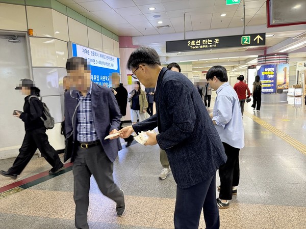 대구교통공사를 비롯해 전국 6개 도시철도 운영기관 노사가 공동으로 추진한 도시철도 무임수송 손실 비용에 대한 국비 지원 법제화 국민 청원이 24일 오후 국민 동의 5만 명을 돌파했다.